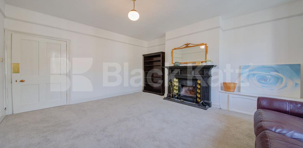 			ZONE 1 LOCATION, 2 Bedroom, 1 bath, 1 reception Apartment			 Haberdasher street, OLD STREET